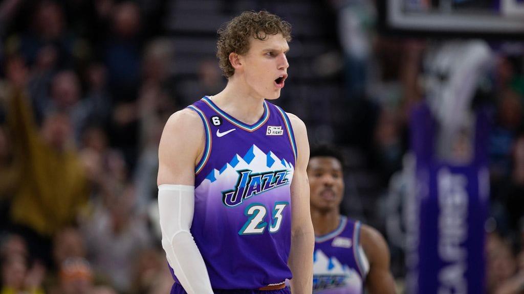 Utah Jazzin Lauri Markkanen teki paluun tositoimiin NBA:ssa ja teki ottelun kovimmat pisteet.