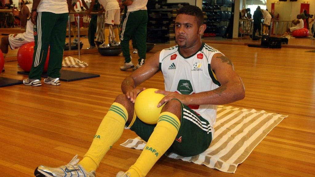 Etelä-Afrikan maajoukkuemaalivahti Emile Baron harjoittelee kuvassa kuntosalilla tammikuussa 2010. Nykyään mies on karussa jamassa.