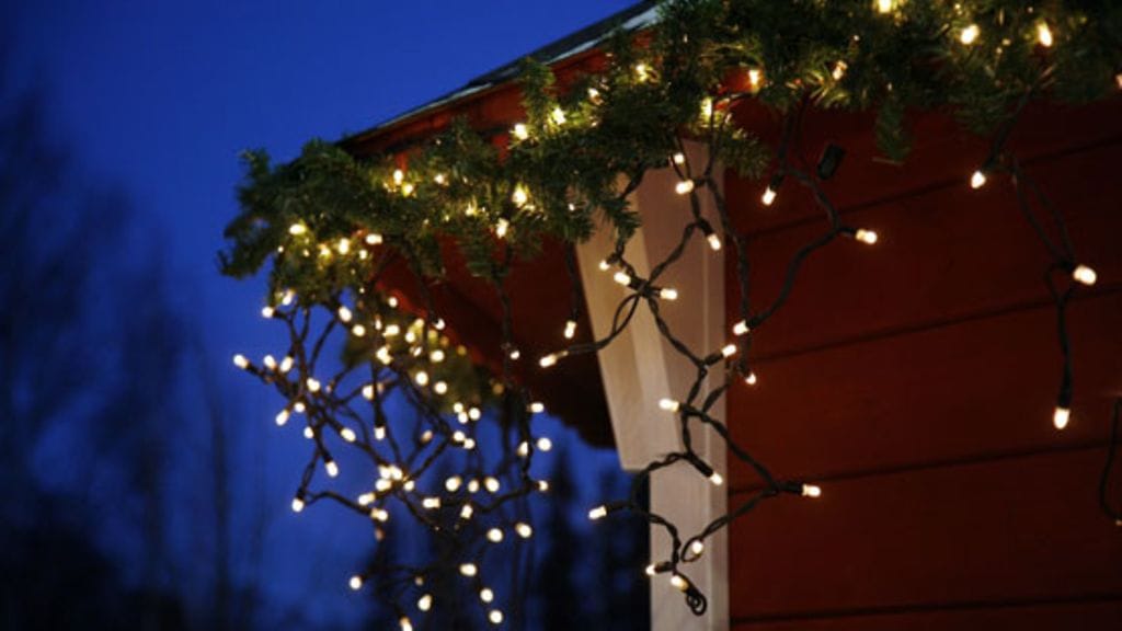 Joidenkin mielestä jouluvalot ja -koristeet saapuvat liian aikaisin, jotkut eivät saa niistä tarpeekseen.