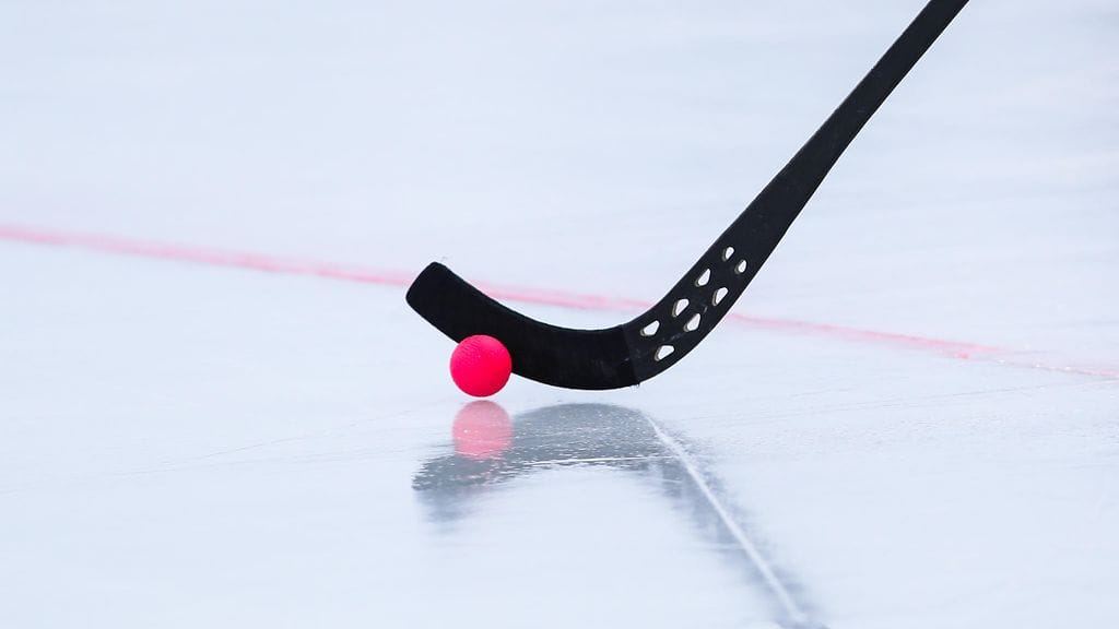 Jääpallon MM-kisat käynnistyivät Ruotsissa.