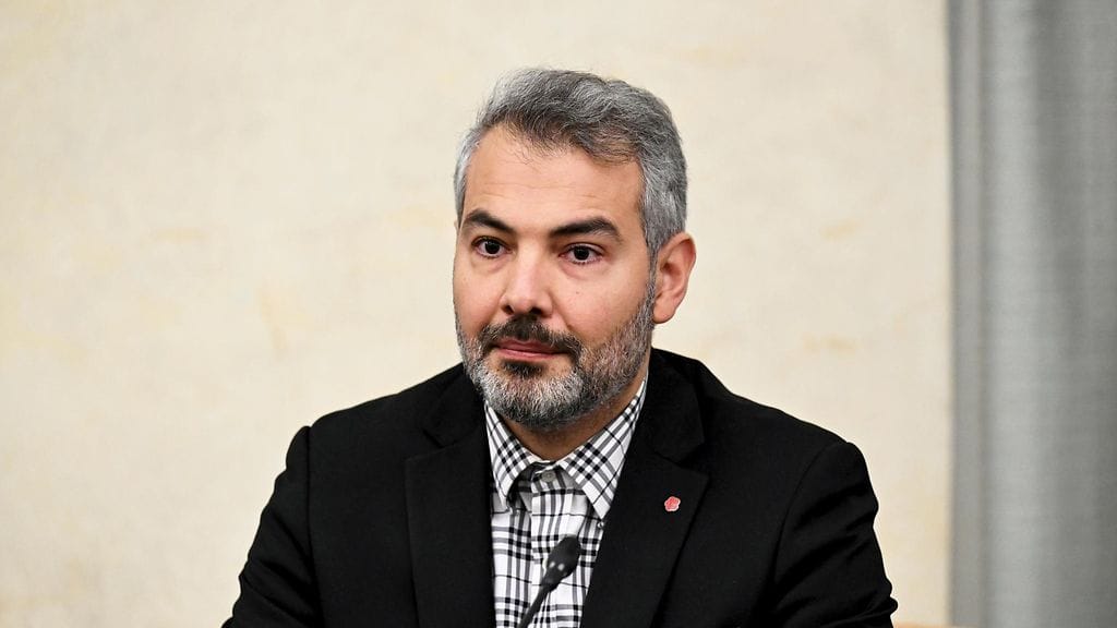 Kansanedustaja Hussein al-Taee (sd.) julkaisi viikonloppuna arabiankielisen videon, jossa hän antaa ymmärtää, että maahanmuuttajilta viedään lapsia mielivaltaisesti.