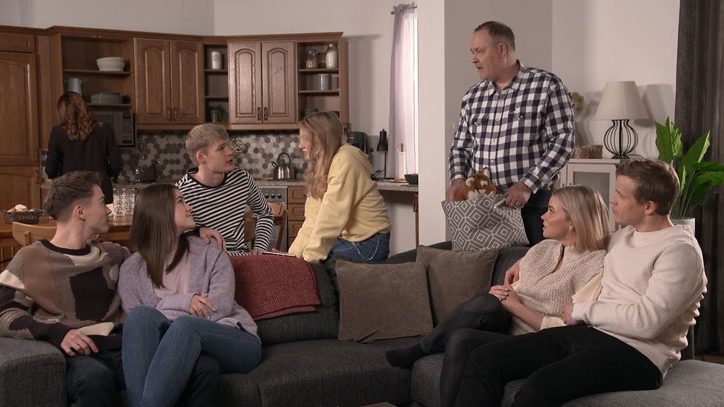 4387 02 iso porukka sievisilla