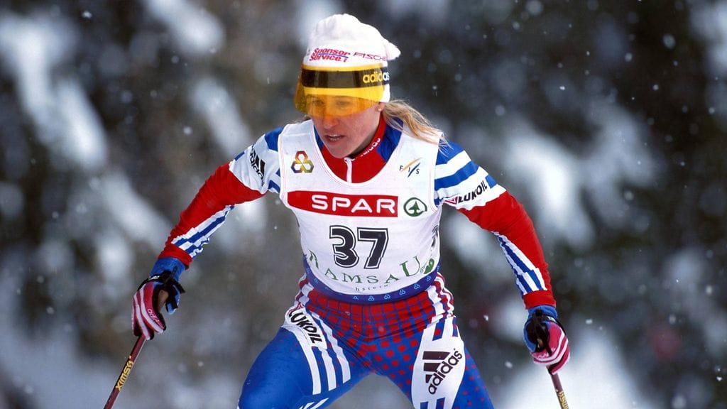 Anfisa Reztsova menestyi sekä maasto- että ampumahiihtäjänä. Kuva vuodelta 1999.