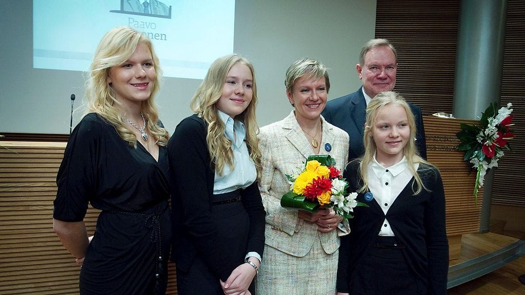 Päivi ja Paavo Lipponen ja lapset