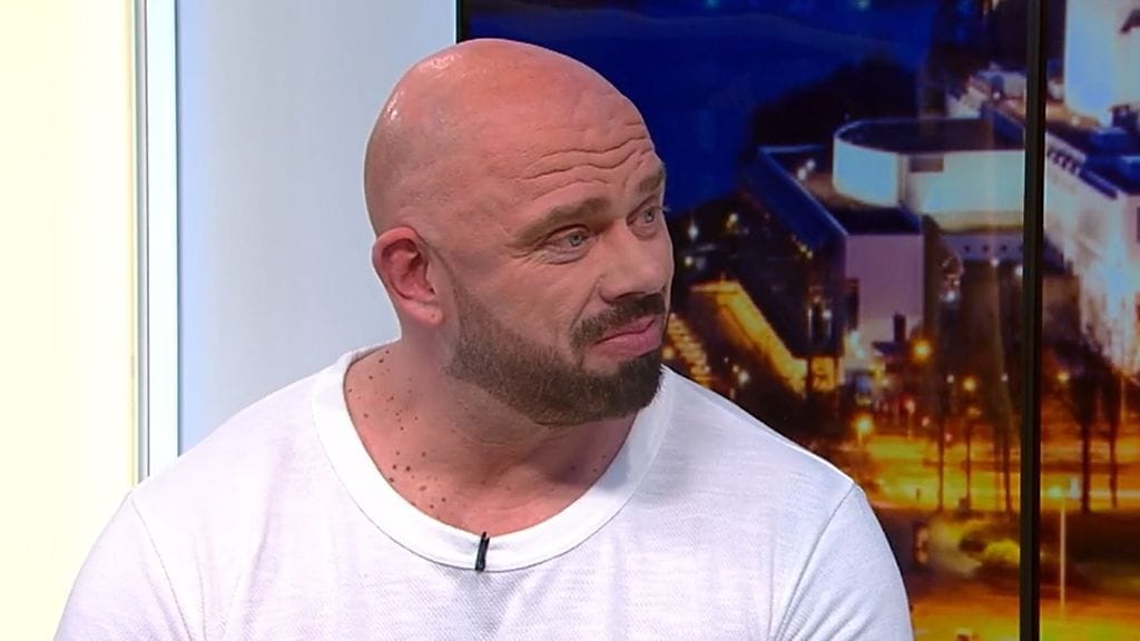 Jari "Bull" Mentula kertoo erostaan podcastissa.