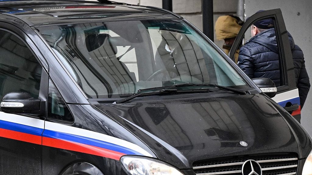 Wall Street Journalin toimittaja Evan Gershkovich saatettiin ulos oikeudesta 30. maaliskuuta Moskovassa.