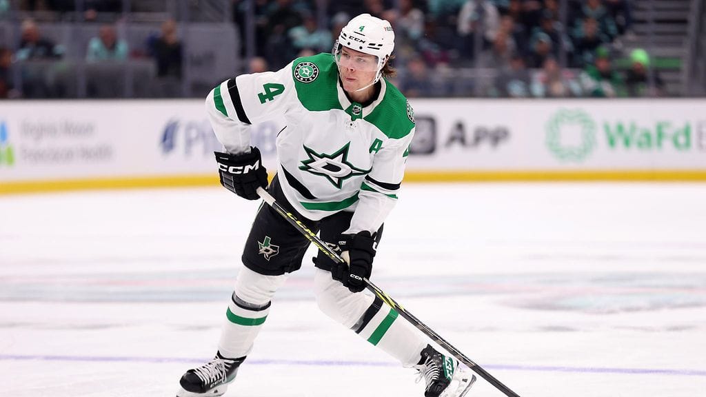 Dallas Starsin Miro Heiskanen antoi kolme maalisyöttöä Arizona Coyotesia vastaan.