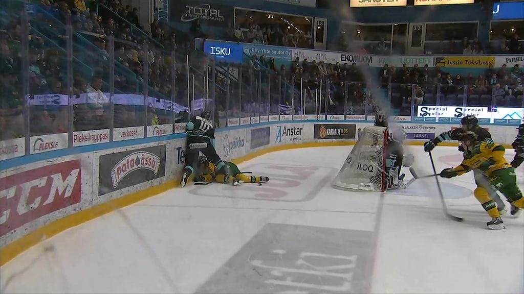 Ben Bloodilta todella tökerö temppu, Eemeli Suomi loukkaantuu ikävällä tavalla