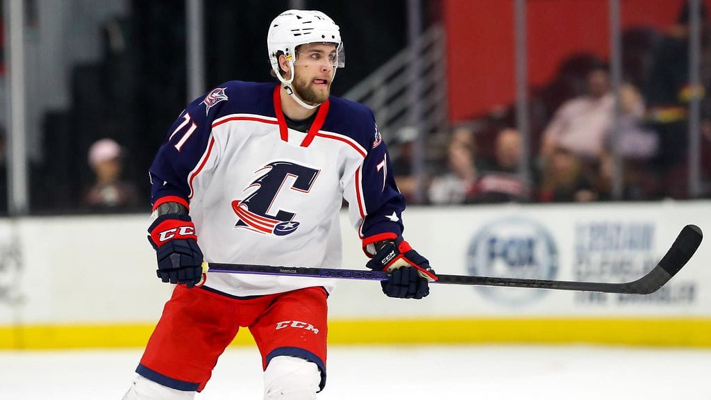 Joona Luoto nostettiin AHL:stä Columbus Blue Jacketsin NHL-miehistöön.