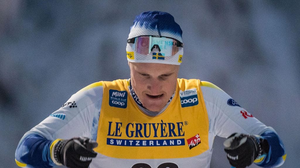 Jens Burman pakotettiin ajamaan hiuksensa pois voitetun Ruotsin mestaruuden jälkeen.