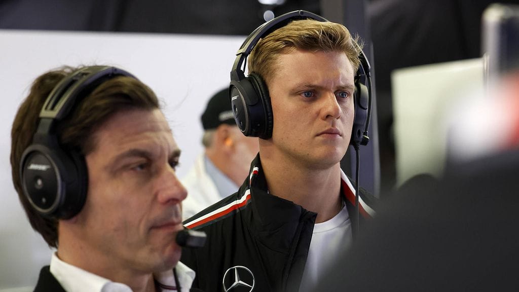 Mick Schumacher (oik.) on nyt Toto Wolffin kanssa samassa leirissä.