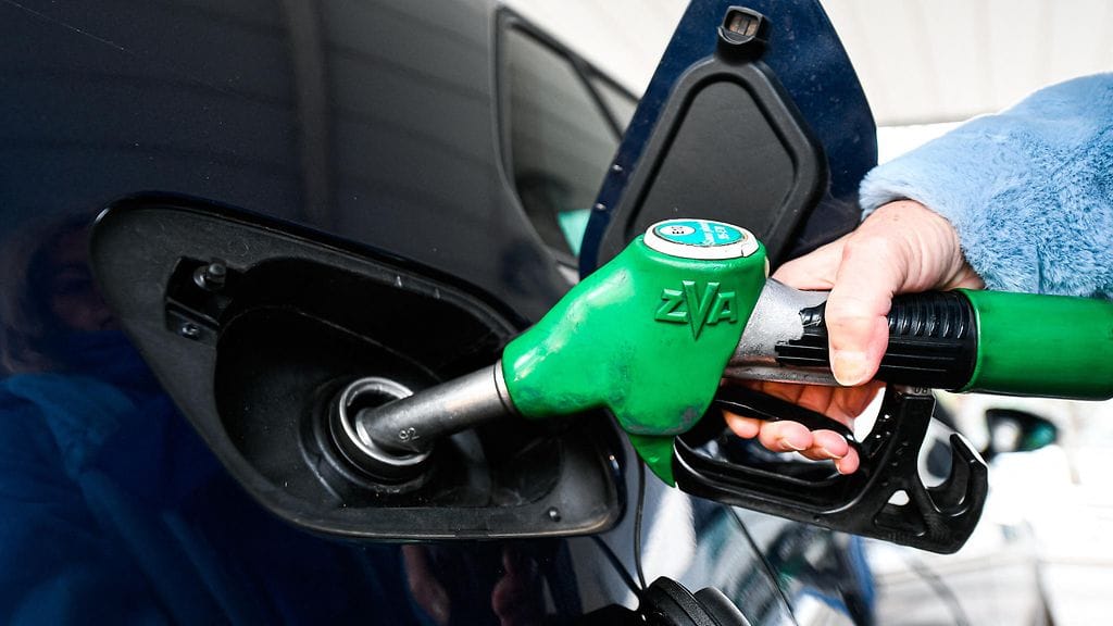 Hallitus esittää polttoaineiden verotuksen keventämistä