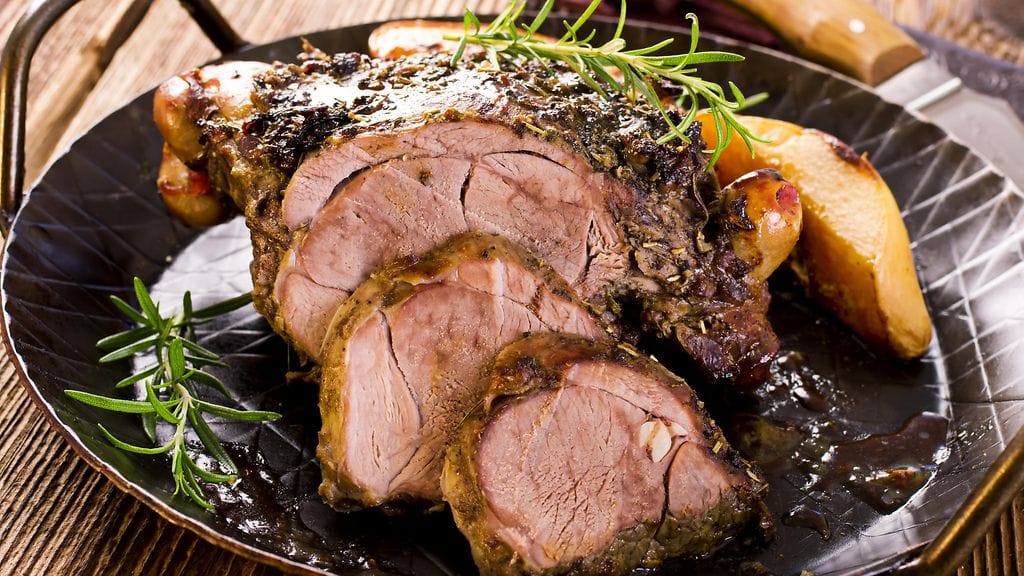 Monen suomalaisen pääsiäispöytään kuuluu lampaan- tai karitsanliha.