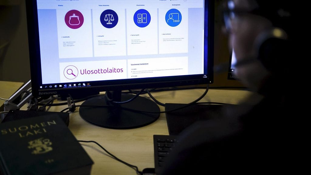 Ulosottovelallisia oli vuoden 2022 lopussa yli 291 000, ja heidän ulosottovelkansa oli yhteensä 7,6 miljardia euroa.