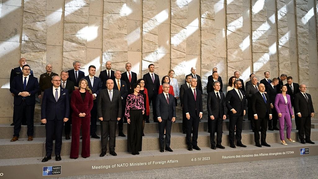 Pekka Haavisto yhdessä muiden Naton ulkoministereiden kanssa.