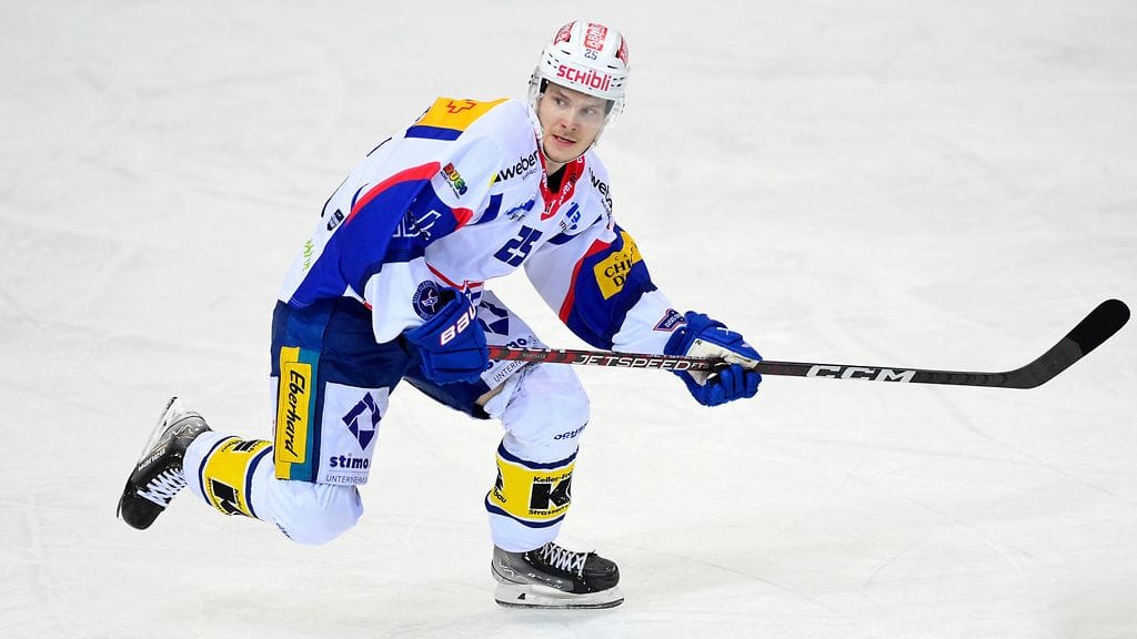 Arttu Ruotsalainen vaihtaa seuraa Sveitsissä.