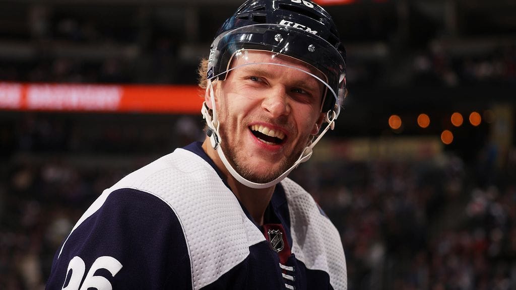 Mikko Rantanen pelaa superkautta NHL:ssä.