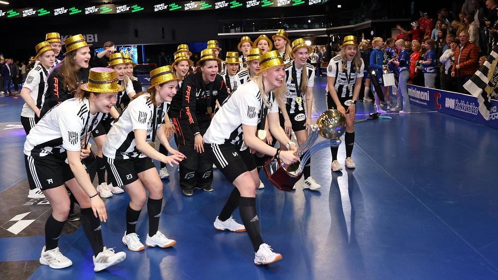 TPS pääsi juhlimaan salibandyn naisten Suomen mestaruutta.