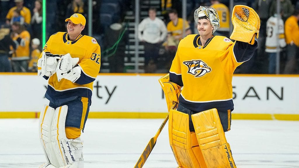 Juuse Saros (oik.) ja Kevin Lankinen muodostavat Predatorsin maalivahtikaksikon.