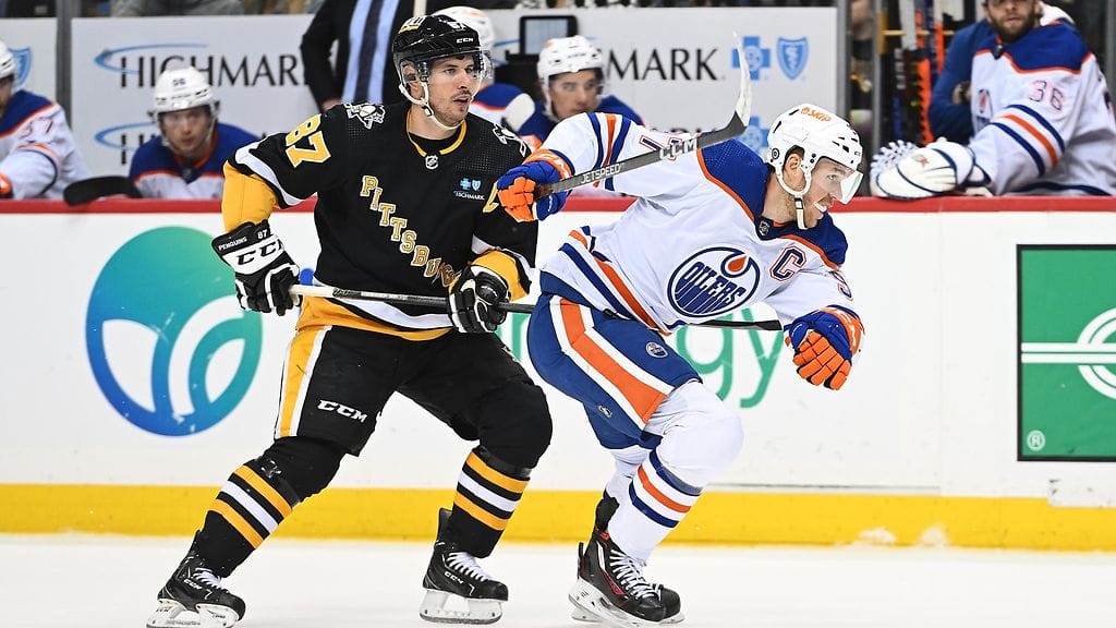 Sidney Crosby ja Connor McDavid ovat NHL:n suurpelaajia. Kuva helmikuulta 2023.