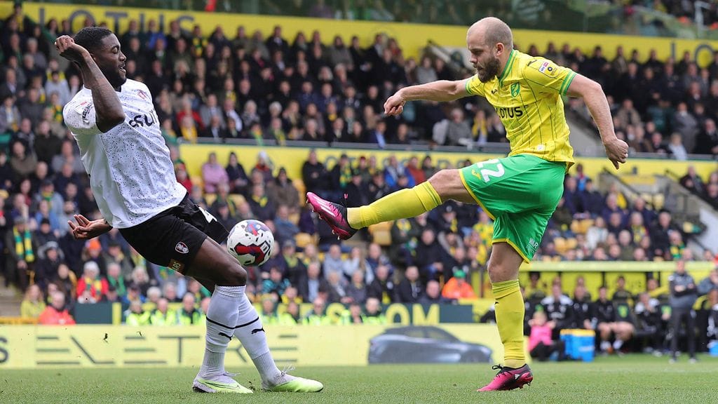 Norwichin Teemu Pukin laukaukset eivät tuottaneet maalia Rotherdamia vastaan.