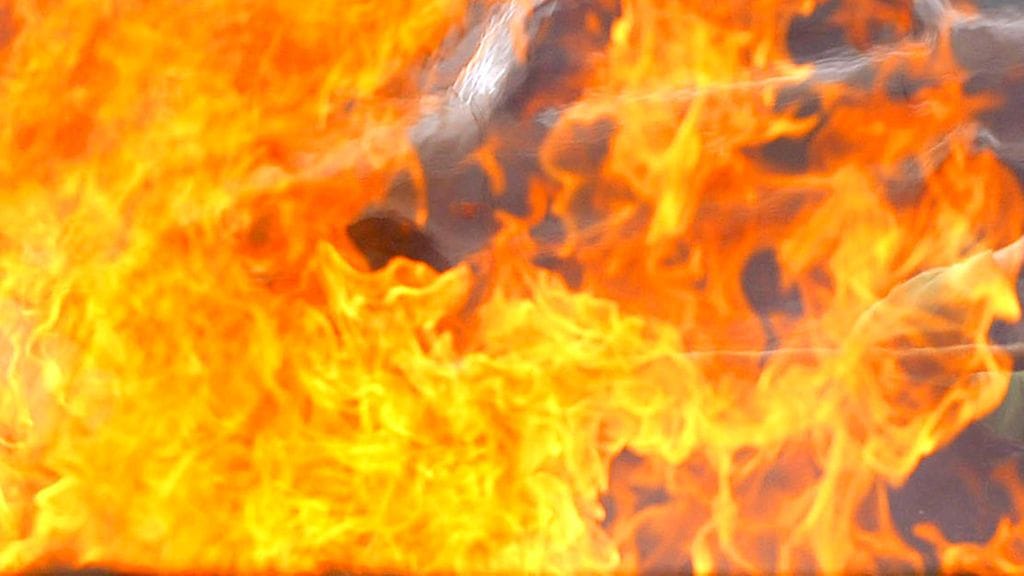 Tuli roihusi Tunisiassa. Kuvituskuva.