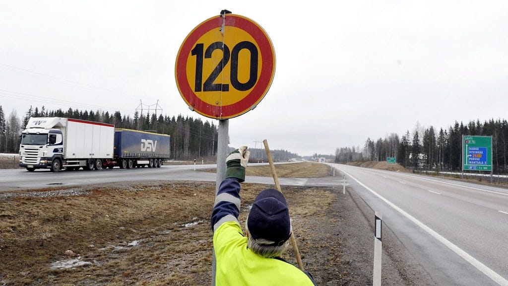 Väyläviraston mukaan kesänopeuksiin siirtyminen on mahdollista tästä päivästä alkaen Uudenmaan, Kaakkois-Suomen, Varsinais-Suomen, Pirkanmaan, Keski-Suomen ja Etelä-Pohjanmaan ely-keskusten alueella.
