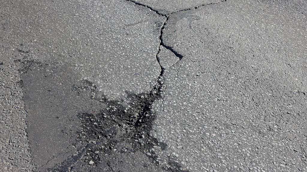 Suomessa on hieman yli 50 000 kilometriä päällystettyjä maanteitä. Niistä noin viidesosa on huonokuntoisia.