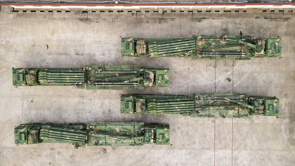 Kiinan aseistusta 9. huhtikuuta Taiwanin ympärillä järjestetyssä sotaharjoituksessa.