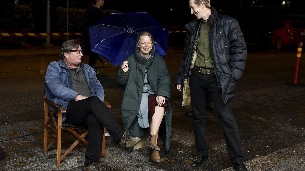 Ohjaaja Aki Kaurismäki, näyttelijät Alma Pöysti ja Jussi Vatanen. Kaurismäen uusi elokuva Kuolleet lehdet on valittu toukokuussa järjestettävien Cannesin elokuvajuhlien pääkilpasarjaan.