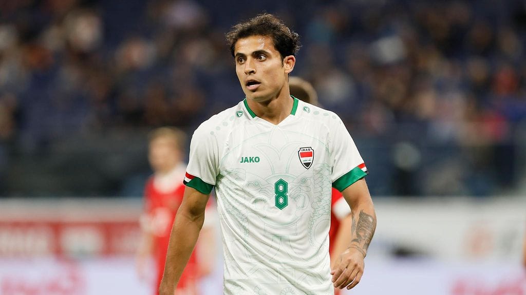 Ibrahim Bayesh pelasi Irakin paidassa maaliskuussa, kun maa kohtasi harjoitusottelussa Venäjän.