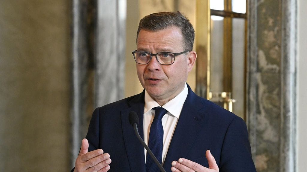 Kokoomuksen puheenjohtaja ja hallitustunnustelija Petteri Orpo on saanut jo runsaasti vastauksia etujärjestöiltä ja ammattiliitoilta kysymyksiinsä. KUVA MARKKU ULANDER/LEHTIKUVA
