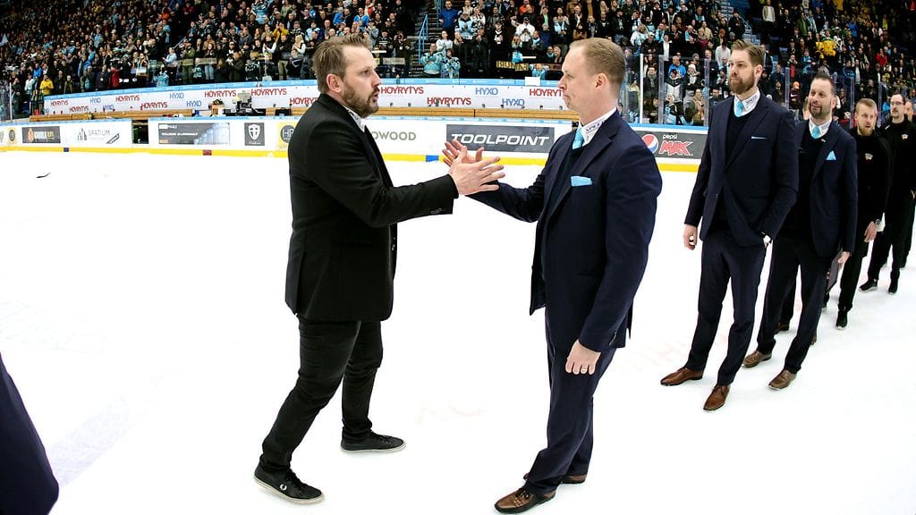 Pelicansin Tommi Niemelältä upea ele makean voiton hetkellä – tämä osoittaa kunnioitusta Ilvestä kohtaan