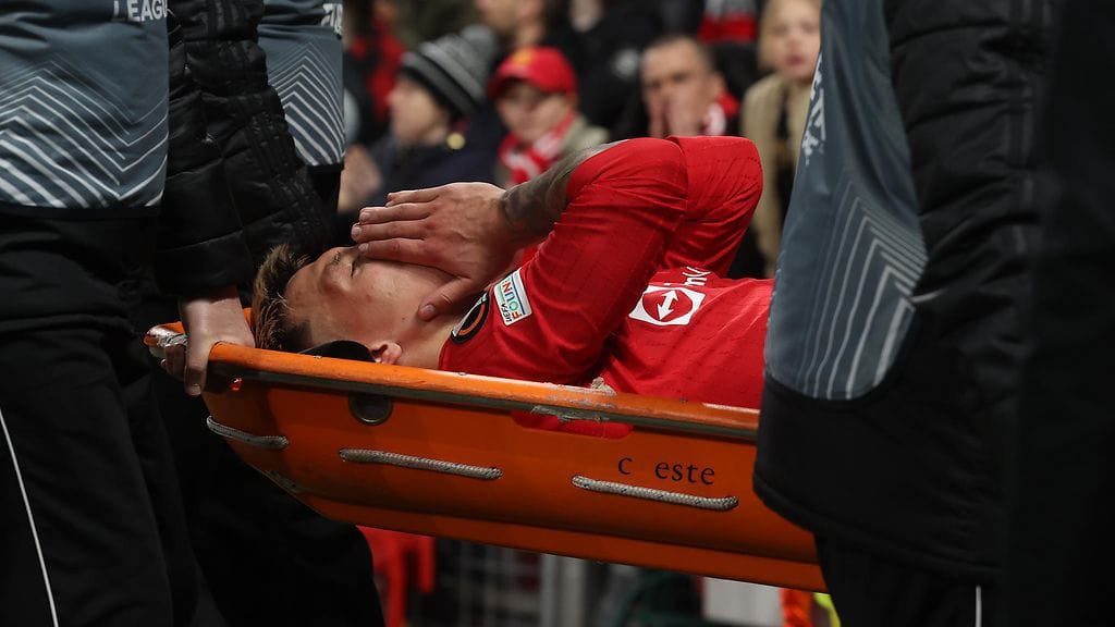 Lisandro Martinezin ottelu ja kausi päättyivät torstaina Eurooppa-liigan ottelussa Sevillaa vastaan.