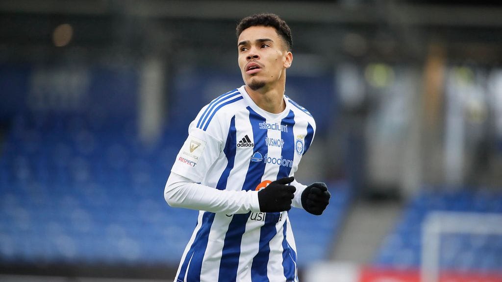 Pyry Soiri toimitti palloa maalille, ja HJK:lla oli onni puolellaan.