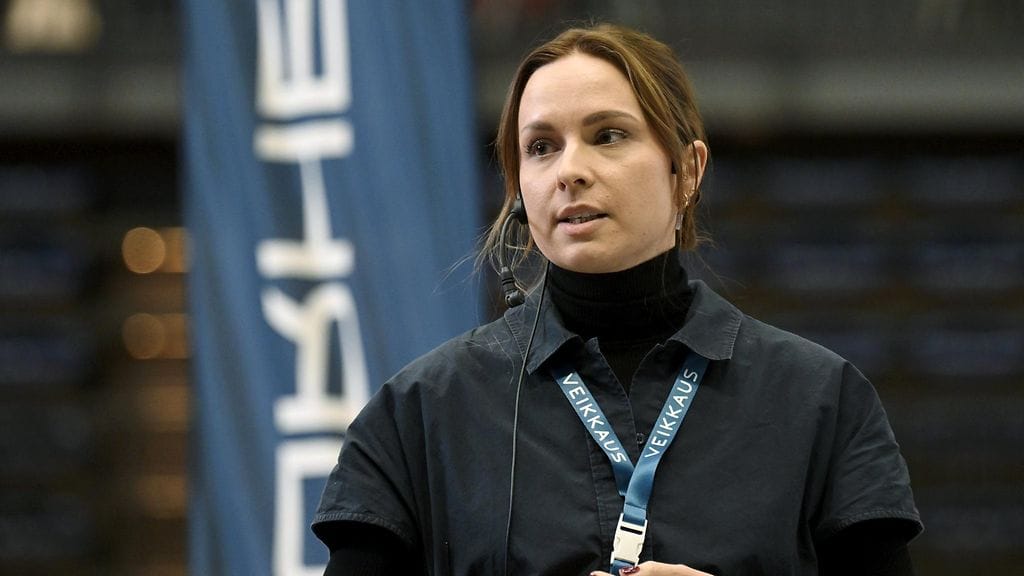 Olympiakomitean ja Pääkaupunkiseudun urheiluakatemian Urhean urheiluravitsemuksen vastaavan asiantuntijan Laura Mannerin mukaan urheilijan painosta ei voisi tänä päivänä puhua, kuten Curt Lindström puhui 1990-luvulla.