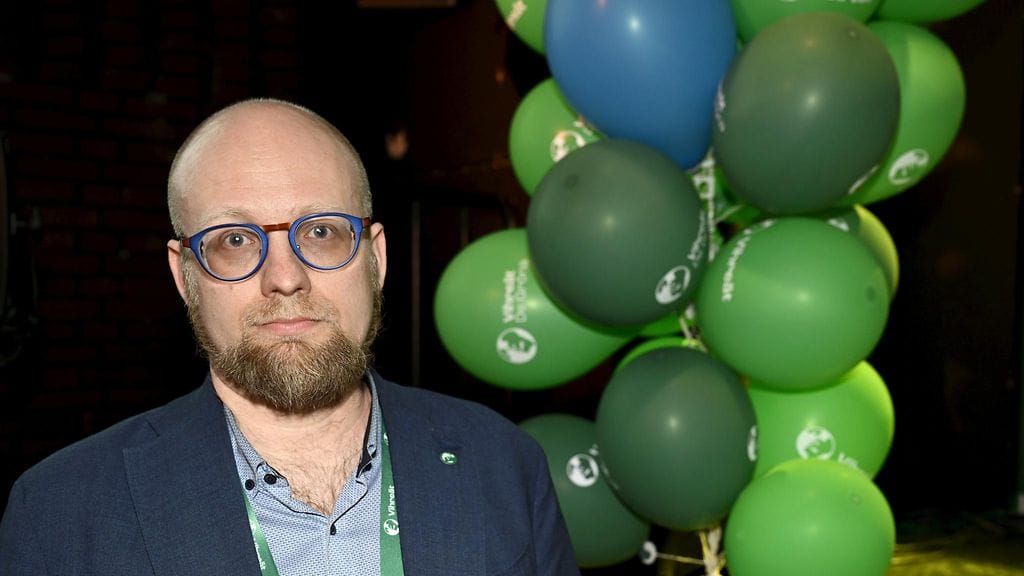 Vihreiden puoluesihteeri Veli Liikanen sanoo osaltaan kantavansa vastuunsa puolueensa vaalitappiosta.