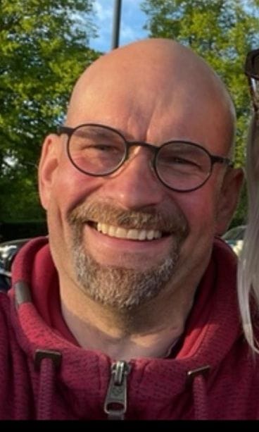 Iiläinen Pauli Klasila sai presidentin myöntämän hengenpelastusmitalin pelastettuaan tyttärensä ja pikkuserkkunsa tytön häkämyrkytyksestä.