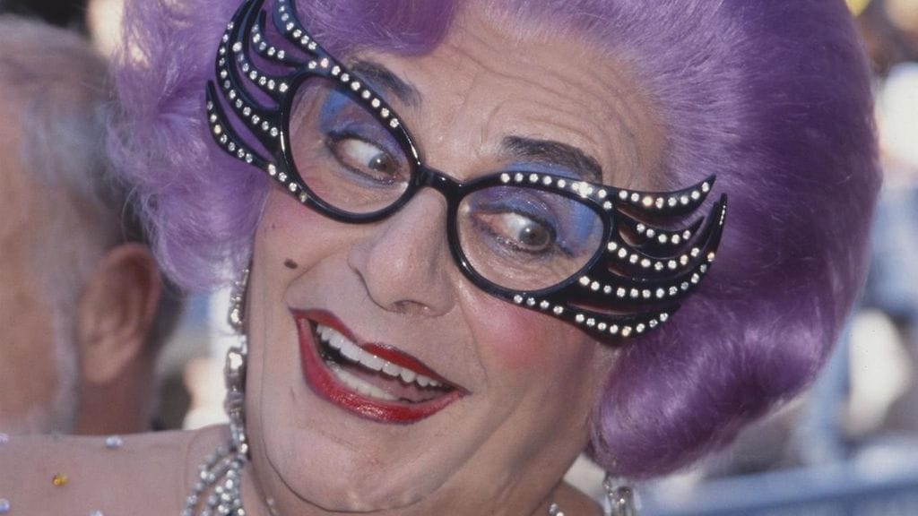Dame Edna nousi suureen kansansuosioon 1970-luvulla.