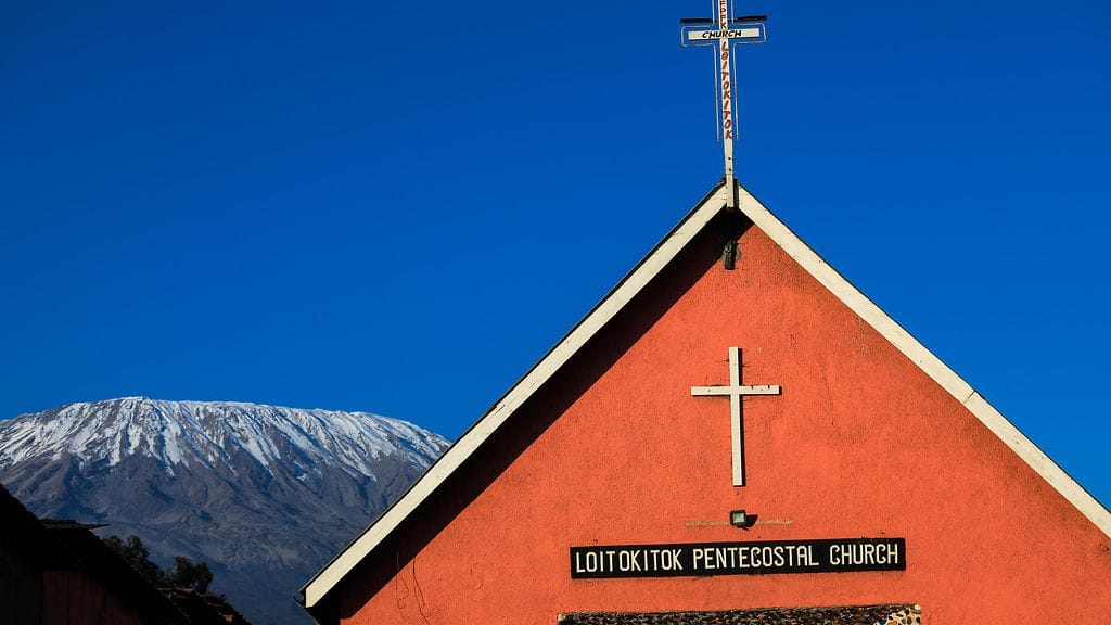 Kenia on vahvasti uskonnollinen maa. Kyseisen kuvan kirkko ei liity tapaukseen.