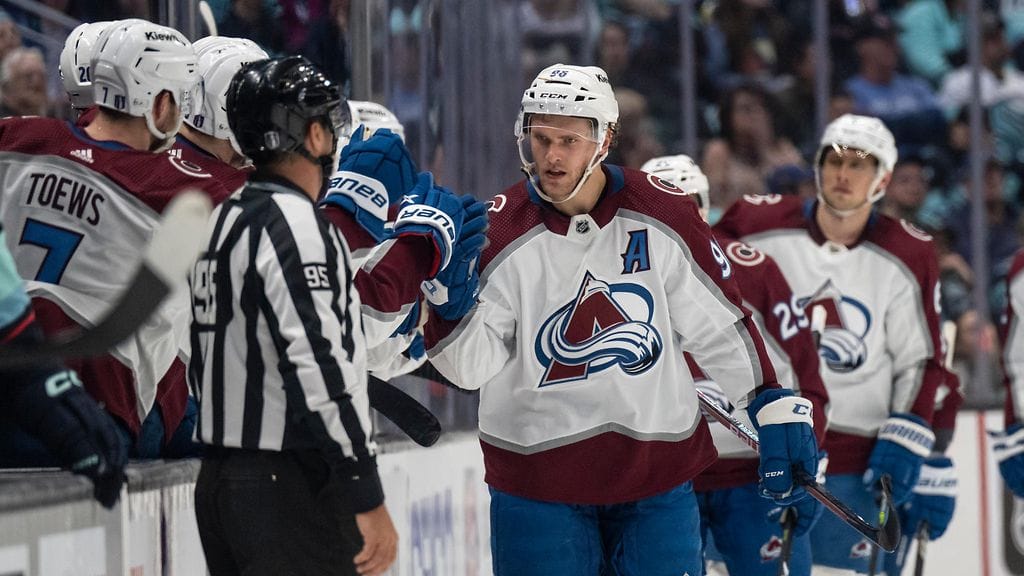 Mikko Rantanen mätti kaksi maalia Seattle Krakenin verkkoon.