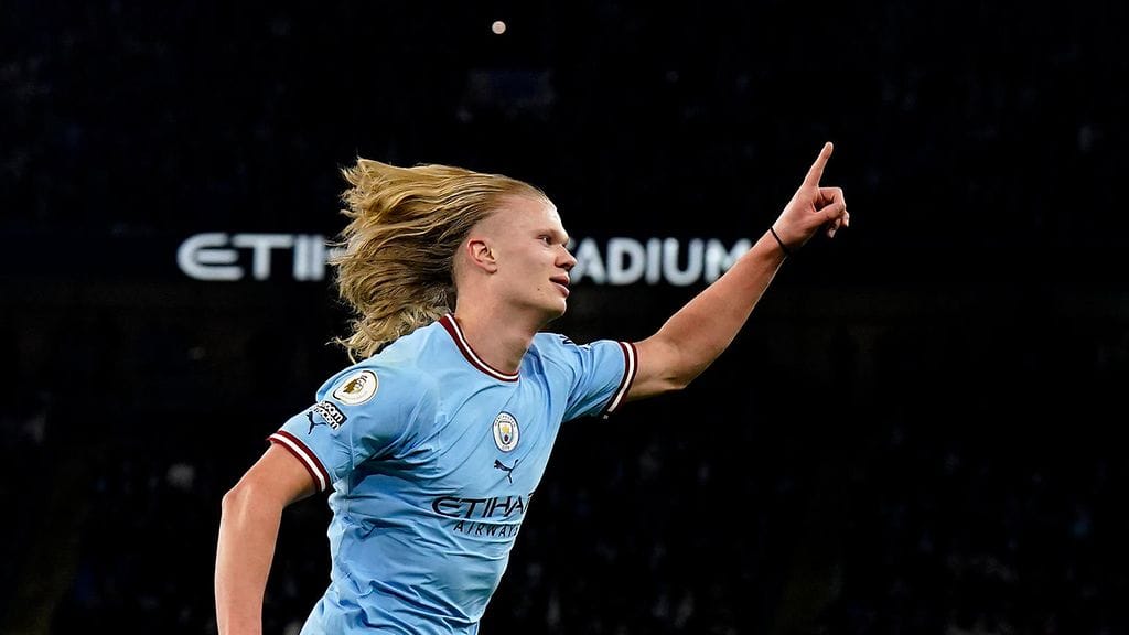 Manchester Cityn Erling Haaland tuuletti loppuhetkien osumaansa Arsenalia vastaan.