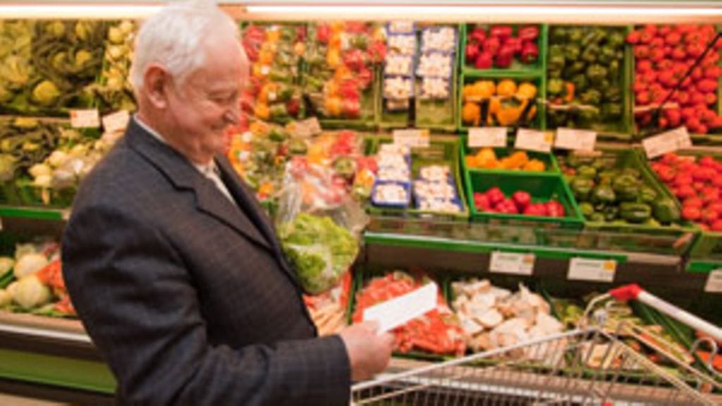 Ostoslista auttaa kauppareissulla. Kuvituskuva.