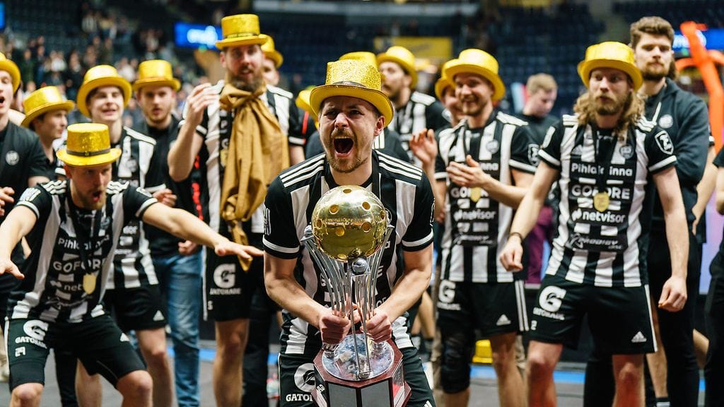 TPS juhlii ensimmäistä miesten Suomen mestaruuttaan. Turkulaisseura voitti F-liigan kultaa myös naisissa.