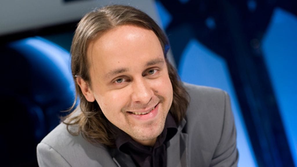 CANAL+:n jalkapalloselostaja Tuomas Virkkunen.