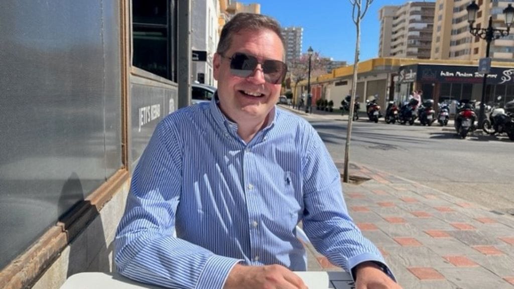 Kiinteistövälittäjänä ja tv-kasvona tunnettu Jethro Rostedt asuu tällä hetkellä Espanjan Aurinkorannikolla.