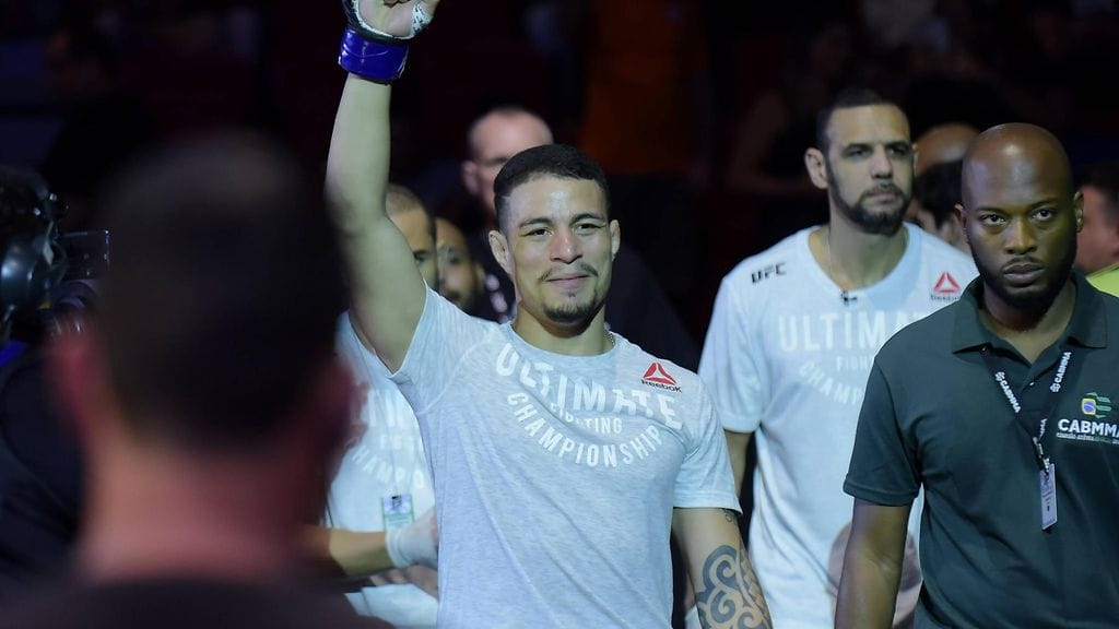 Felipe Colares on poissa.