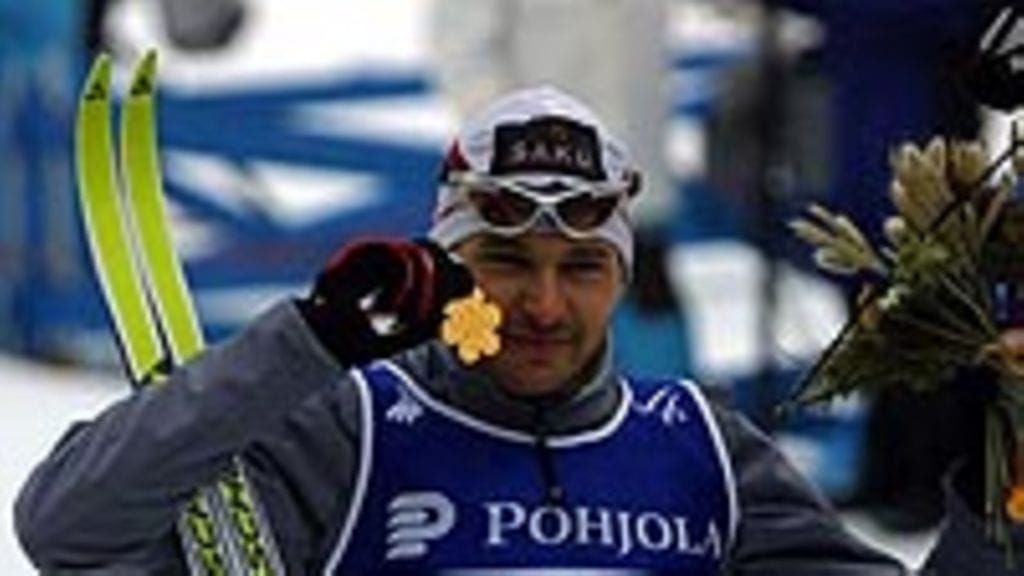 Veerpalu mitalinsa kanssa