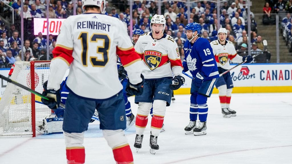 Anton Lundell (kesk.) oli Floridan hahmoja, kun se otti toisen voiton Torontosta.