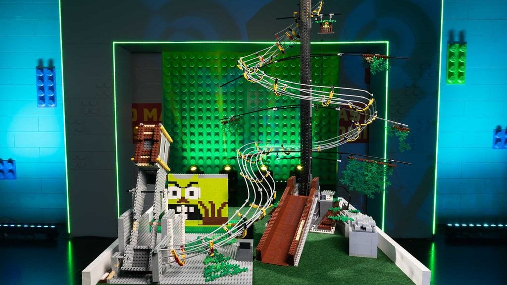 LEGO Masters Suomi -sarjassa rakennettaan golfradalle esteitä.